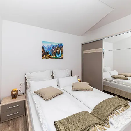 Apartment Stunning In Kastel Novi *
