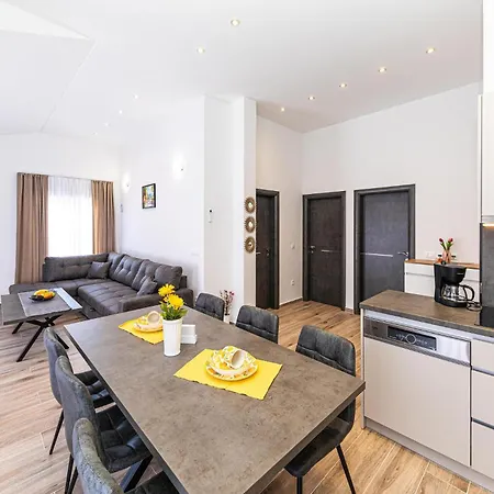 Apartment Stunning In Kastel Novi Kastela