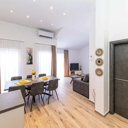 Apartment Stunning In Kastel Novi