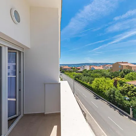 Stunning In Kastel Novi Apartment *
