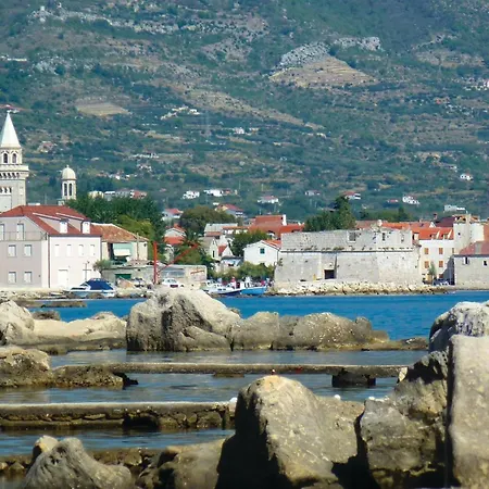 Stunning In Kastel Novi Apartment Kastela